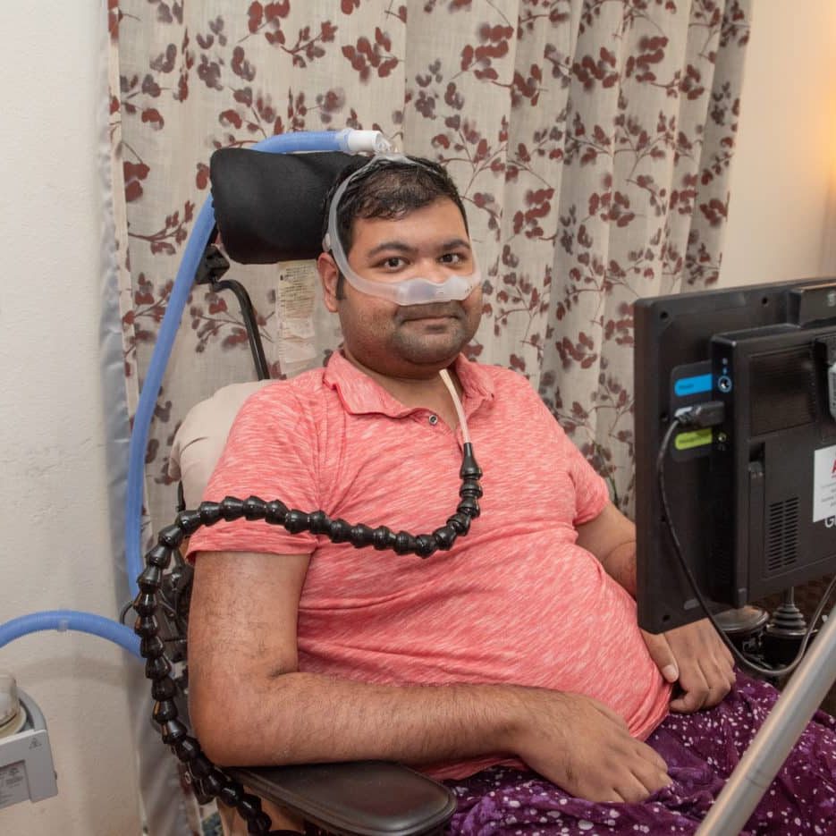 GOOD Wide Shot Humed Smiling At Camera