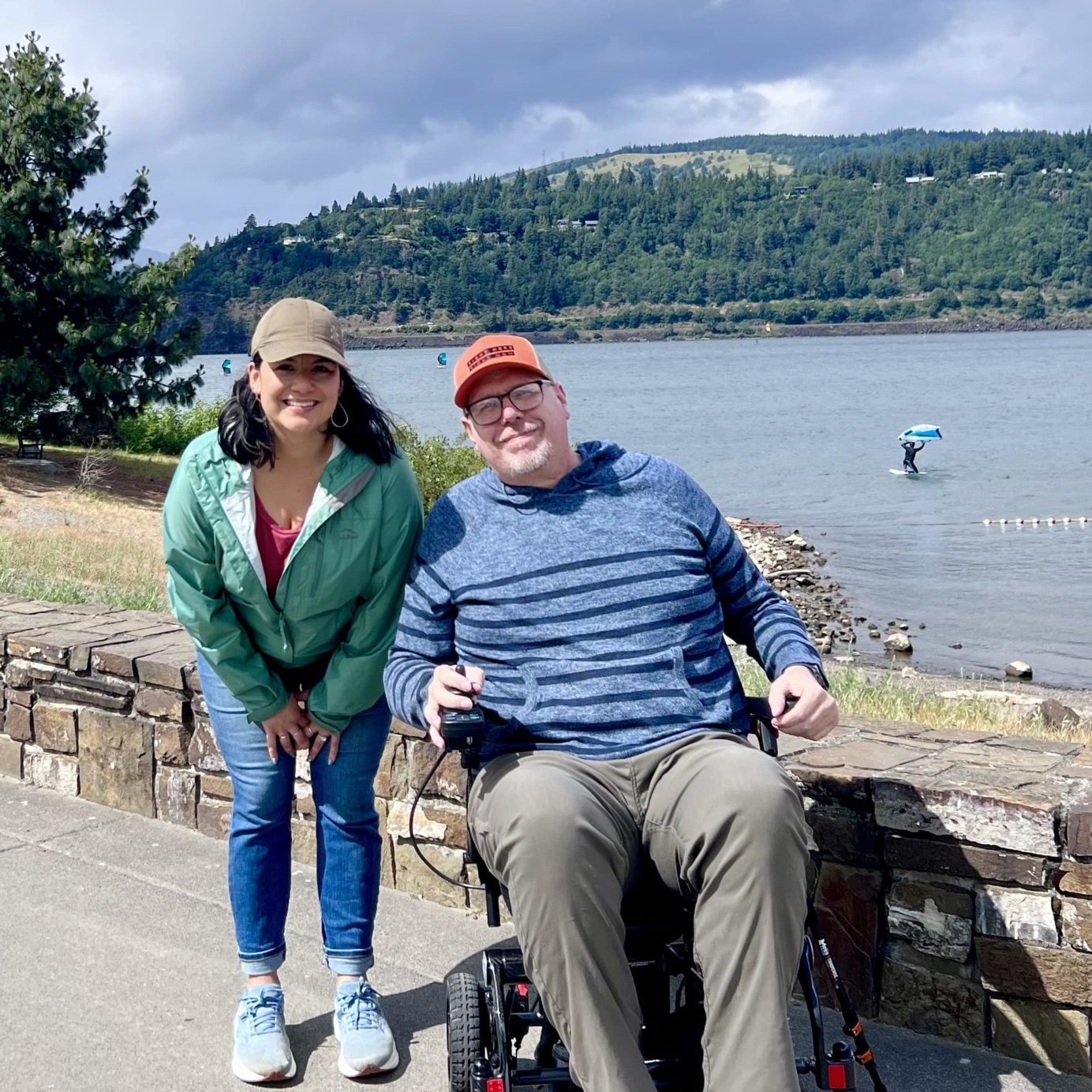 Jazmin Holmes And Terry Smith Helping Hands (2)